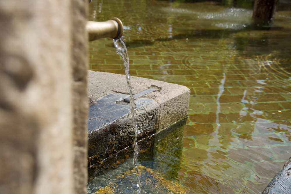 Water damage restoration service in Weigelstown